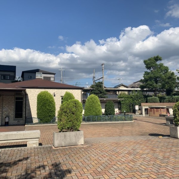 エントランス前　